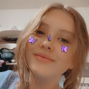 Meet your Posher, Chloe